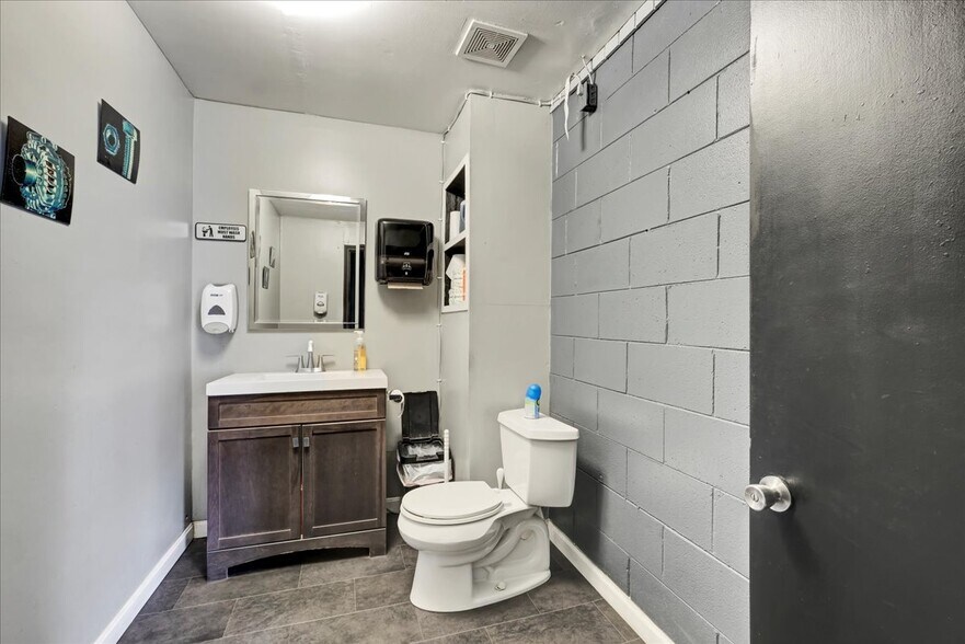 More Photos Of 133 W Blue Lick Rd, Shepherdsville Auto Repair For Sale