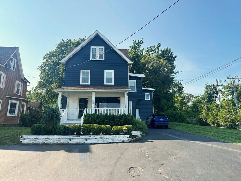 Primary Photo Of 1029 Lancaster Ave, Berwyn Apartments For Lease