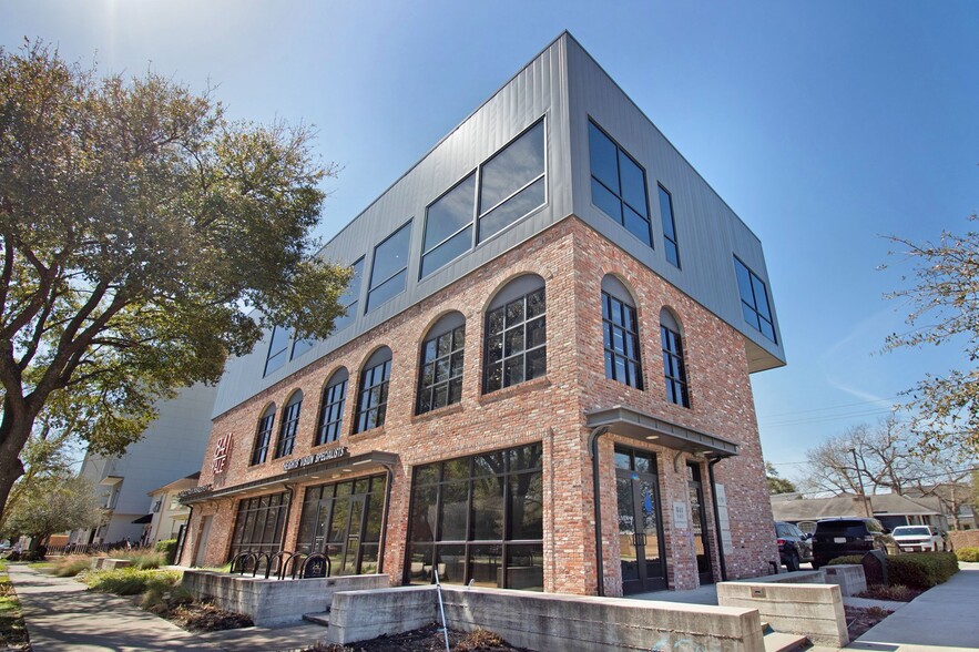 Primary Photo Of 841 Yale St, Houston Medical For Sale