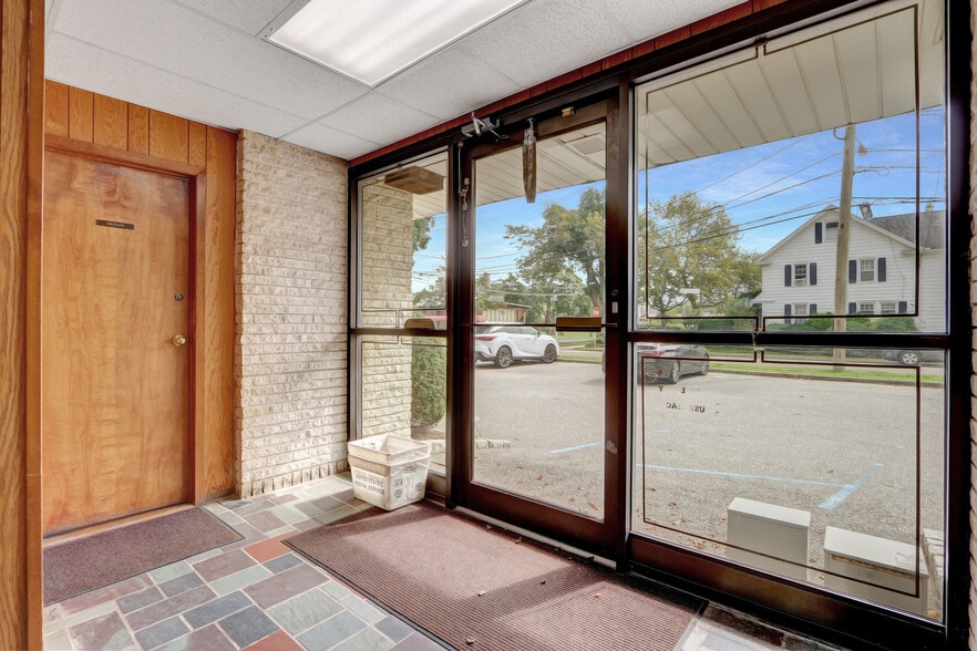 More Photos Of 454 Deer Park Ave, Babylon Office For Sale