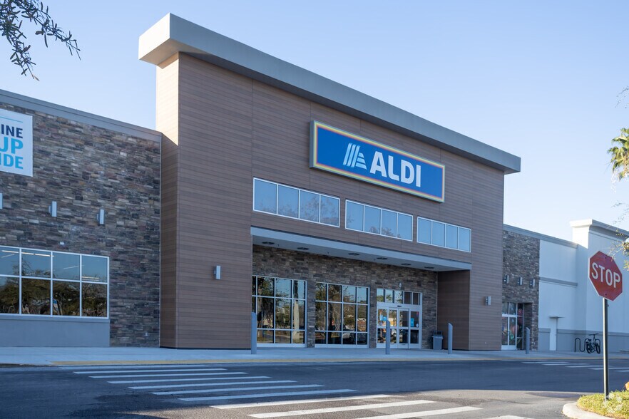 More Photos Of 3214-3232 E Colonial Dr, Orlando General Retail For Lease