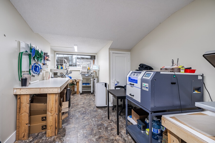 More Photos Of 4901 49 ave, Lloydminster Storefront For Sale