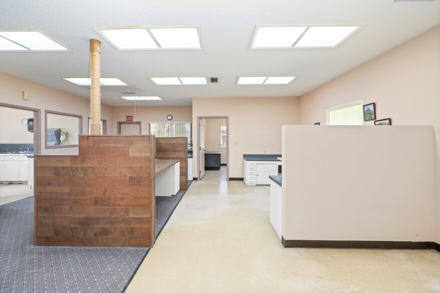 More Photos Of 943 Cesery Blvd, Jacksonville Medical For Sale