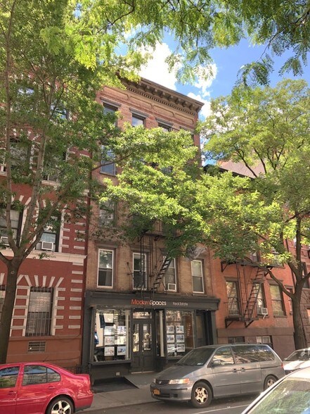 More Photos Of 220 W 16th St, New York Apartments For Lease