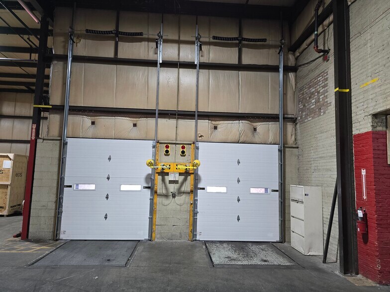 More Photos Of 5200 Katrine Ave, Downers Grove Warehouse For Lease