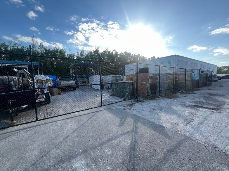 More Photos Of 7704 W Hillsborough Ave, Tampa Warehouse For Lease