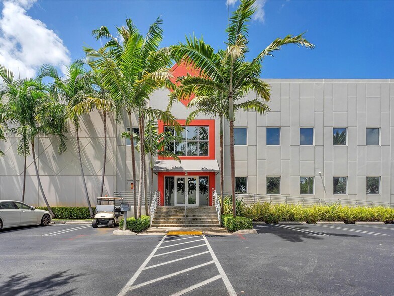 More Photos Of 2260 NW 114th Ave, Doral Warehouse For Lease