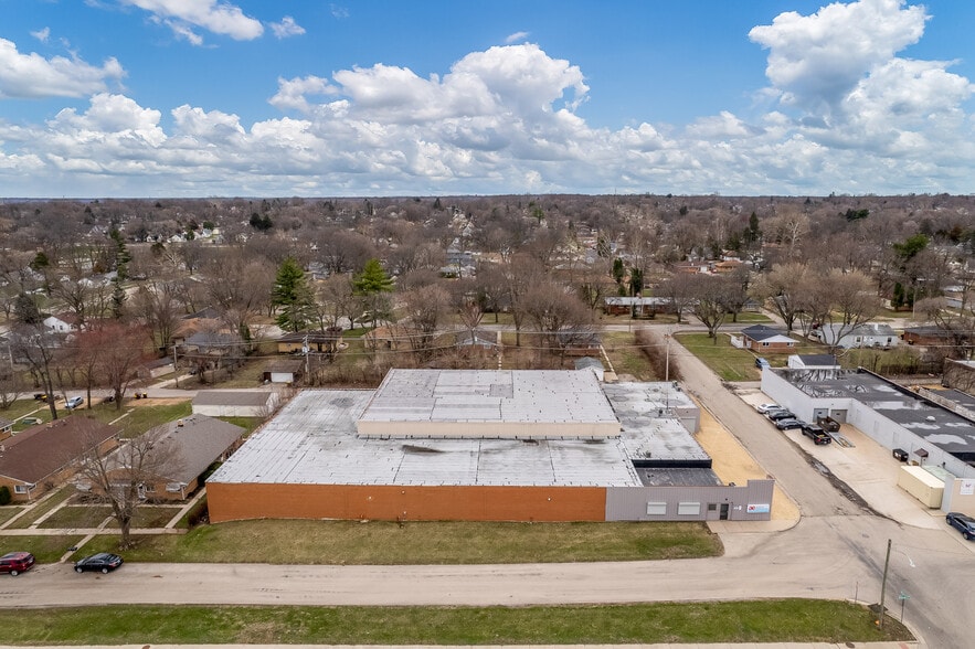 More Photos Of 3944 Auburn St, Rockford Warehouse For Lease