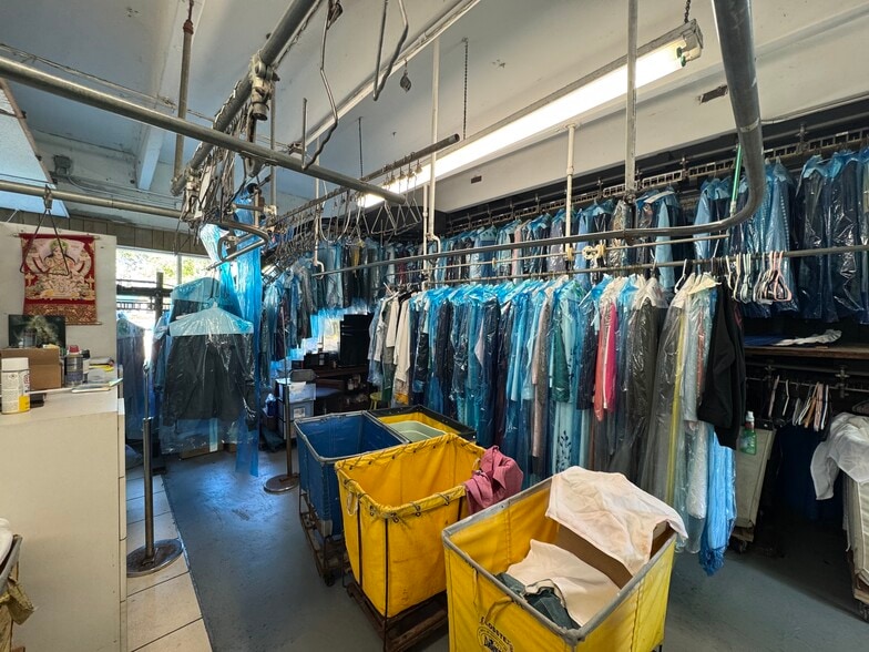 More Photos Of 1880 N Pine Island Rd, Plantation Freestanding For Lease