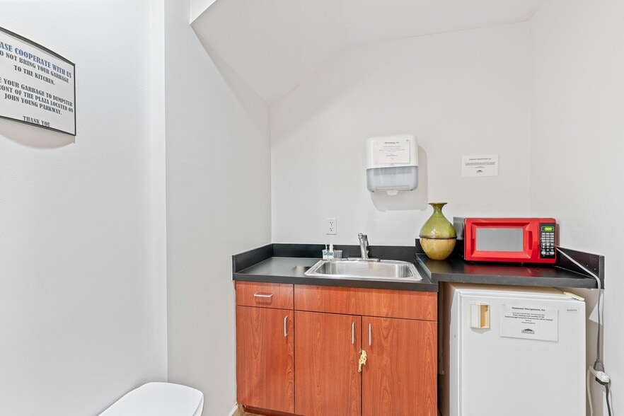 More Photos Of 8865 Commodity Cir, Orlando Office For Sale