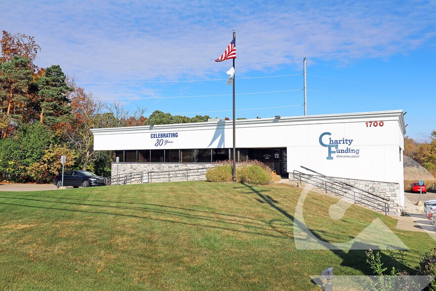 Primary Photo Of 1700 W Hamlin Rd, Rochester Hills Office For Lease