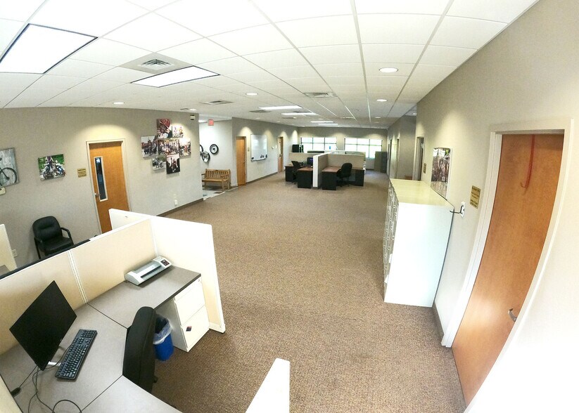 More Photos Of 4285 Regency Dr, Greensboro Warehouse For Sale