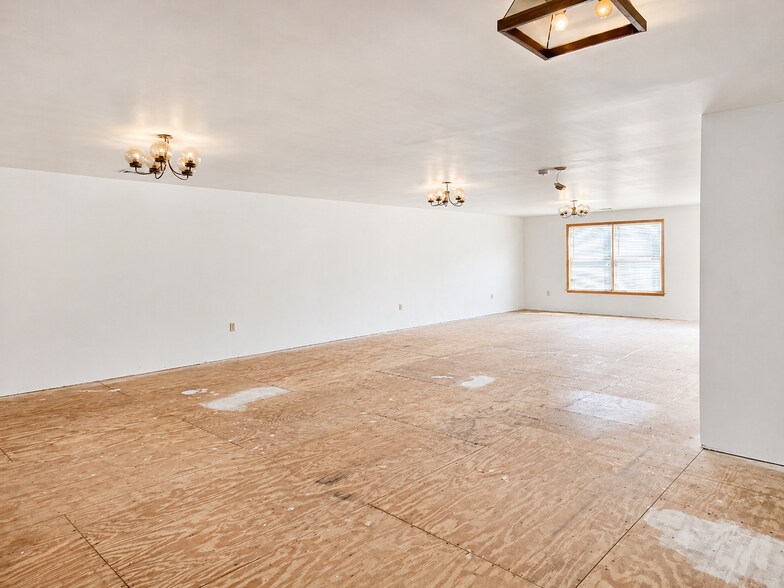 More Photos Of 600 Fairmount Ave, Jamestown Freestanding For Sale