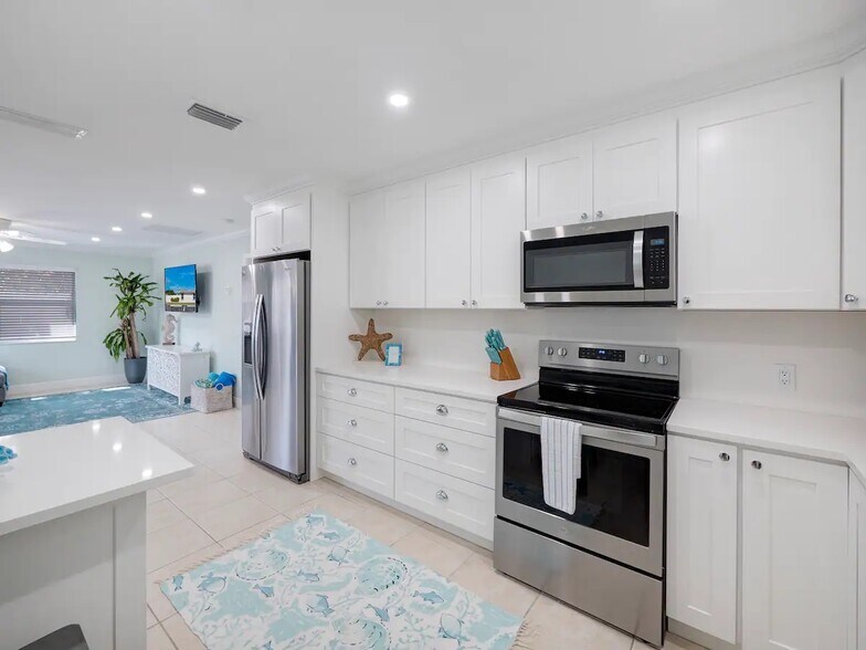 More Photos Of 101 Sandal Ln, Palm Beach Shores Apartments For Sale