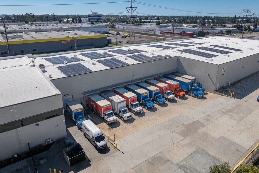 More Photos Of 3220 S Fairview St, Santa Ana Warehouse For Lease