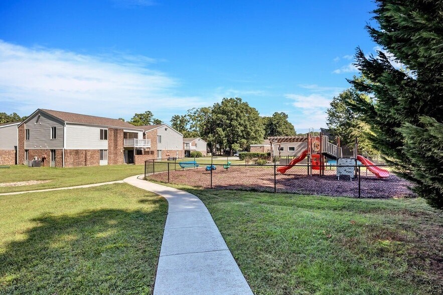 More Photos Of 104 Landmark Ct, Newport News Apartments For Sale