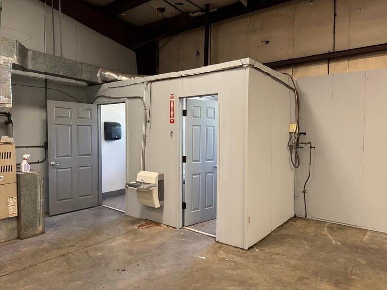 More Photos Of 190 Lower Bay St, Macon-Bibb Warehouse For Lease