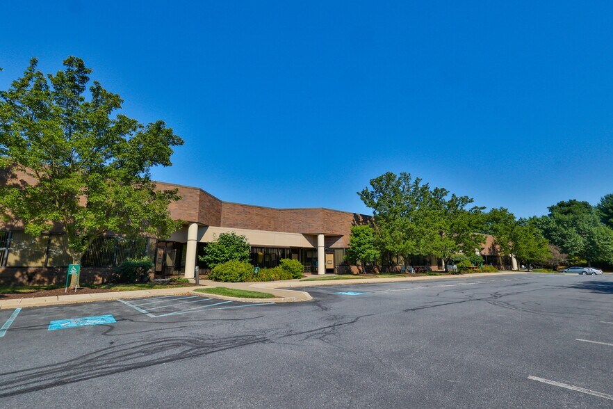 More Photos Of 1550 Valley Center Pky, Bethlehem Flex For Sale