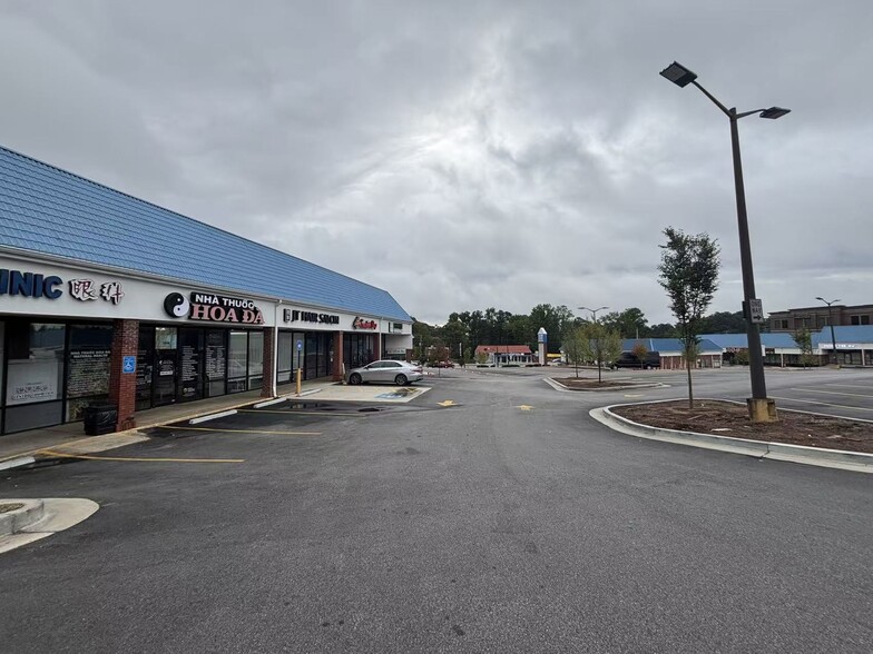 More Photos Of 5150 Buford Hwy NE, Doraville Storefront For Lease