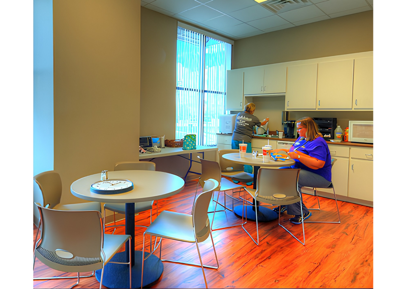 More Photos Of 841 S Buncombe Rd, Greer Showroom For Lease