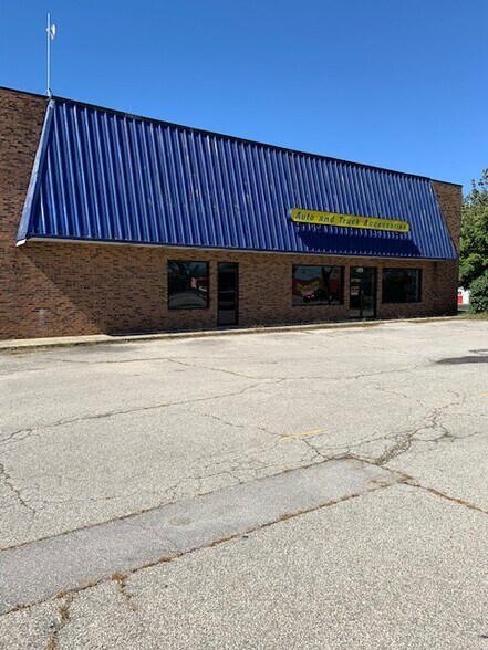 More Photos Of 2015 Family Cir, Lexington Freestanding For Lease