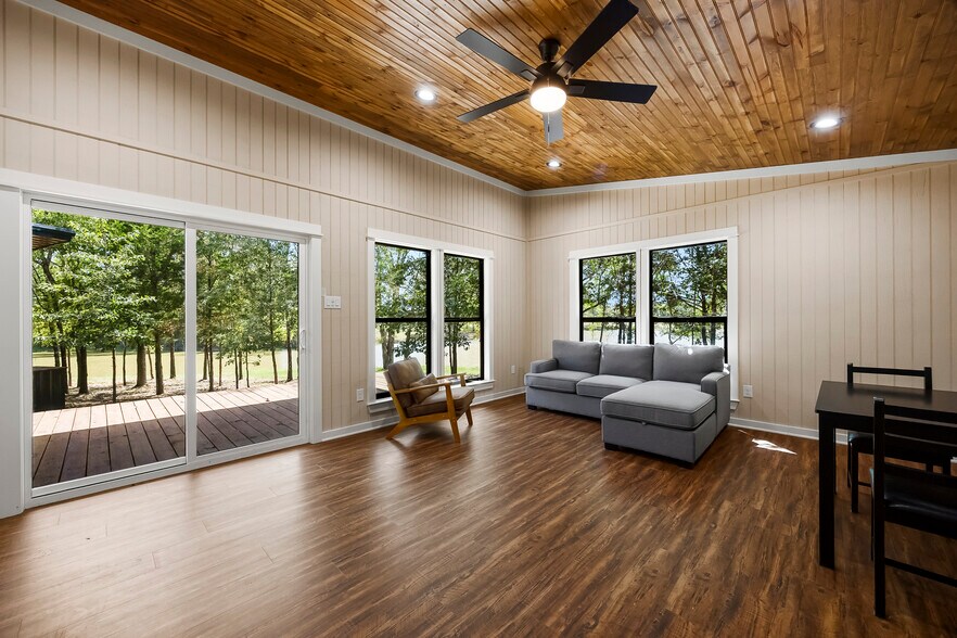 More Photos Of 397 VZ County Road 3611, Edgewood Sports And Entertainment For Sale