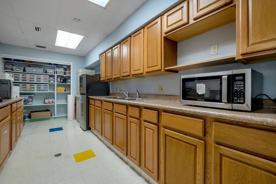 More Photos Of 3472 N Monroe St, Tallahassee Office For Sale