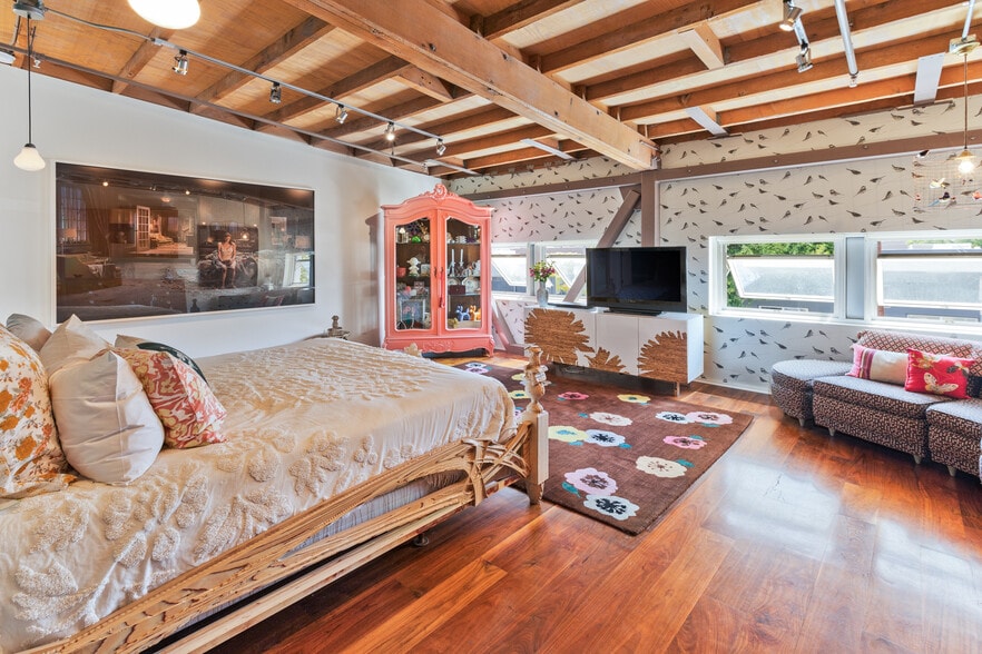 More Photos Of 2100 Abbot Kinney Blvd, Venice Office For Lease