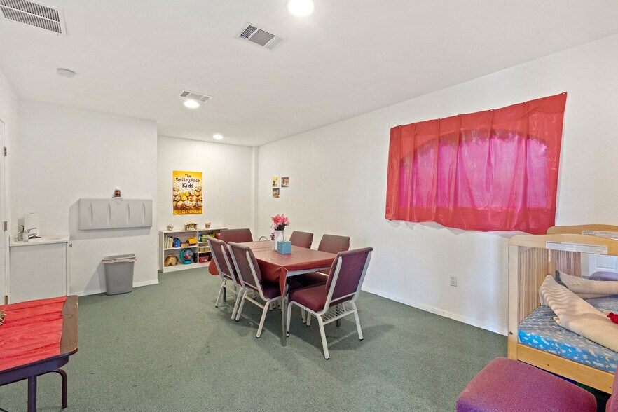 More Photos Of 2225 S State Highway 95, Taylor Freestanding For Lease