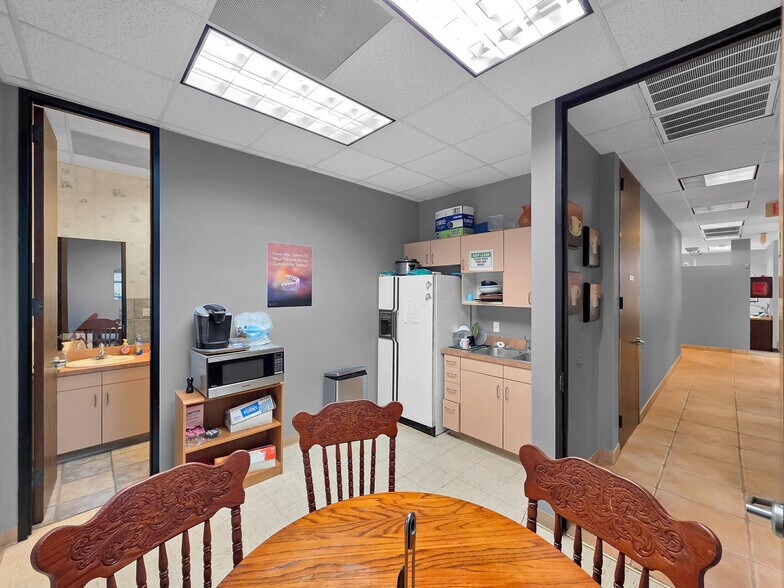 More Photos Of 6429 Fairmont Pky, Pasadena Office For Sale