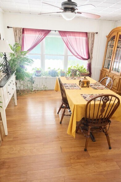 More Photos Of 10 Bruen Ct, Rensselaer Hospitality For Sale