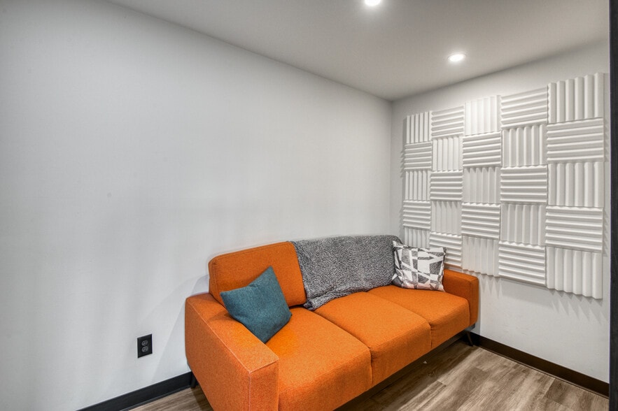 More Photos Of 12290 SW Main St, Portland Office For Sale