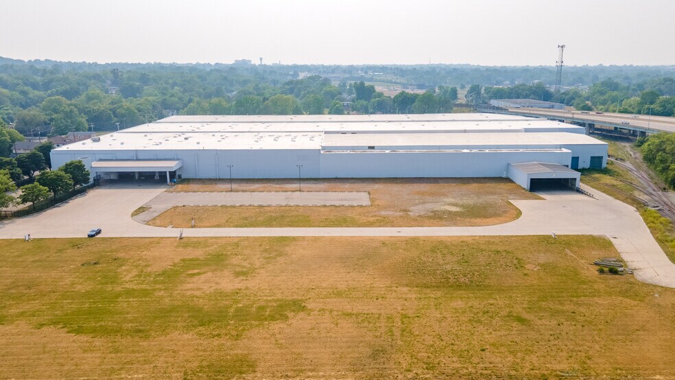 More Photos Of 2333 Mccall St, Dayton Warehouse For Lease