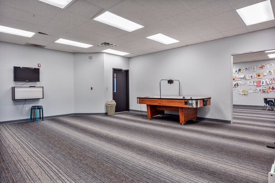 More Photos Of 4312 20th St, Rockford Religious Facility For Sale