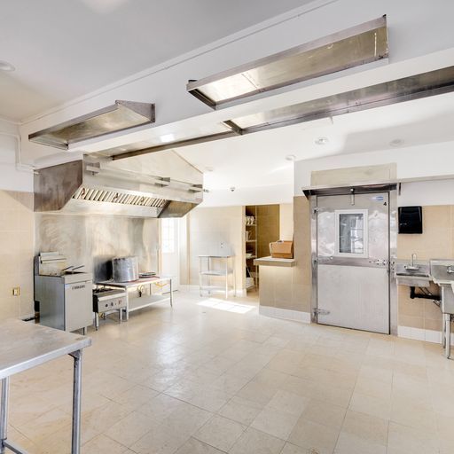 More Photos Of 6500 Foothill Blvd, Tujunga Restaurant For Sale