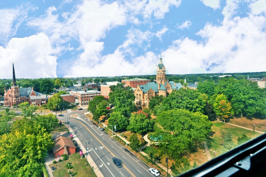 More Photos Of 108 Main Ave SW, Warren Office Residential For Lease