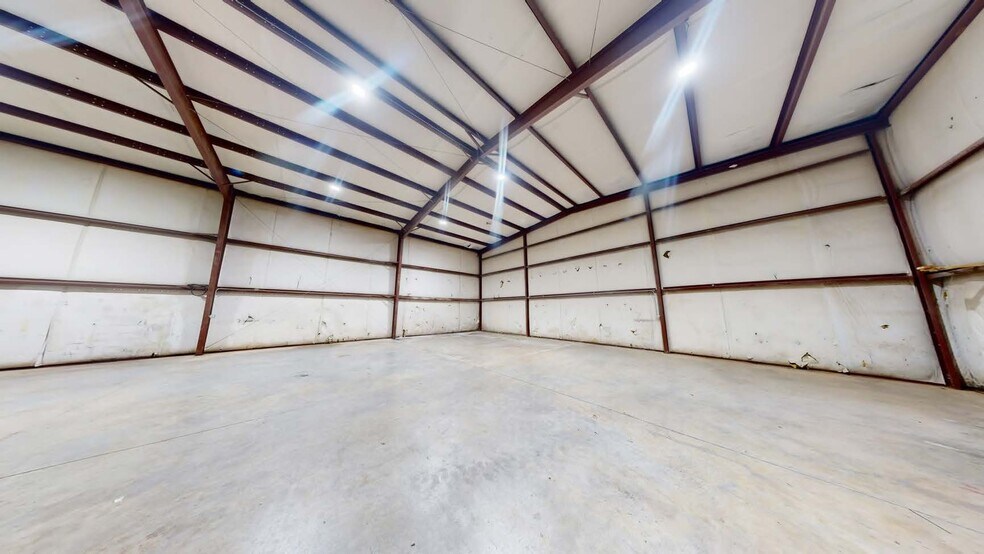 More Photos Of 1275 W Sunchase Ct, Fayetteville Warehouse For Lease