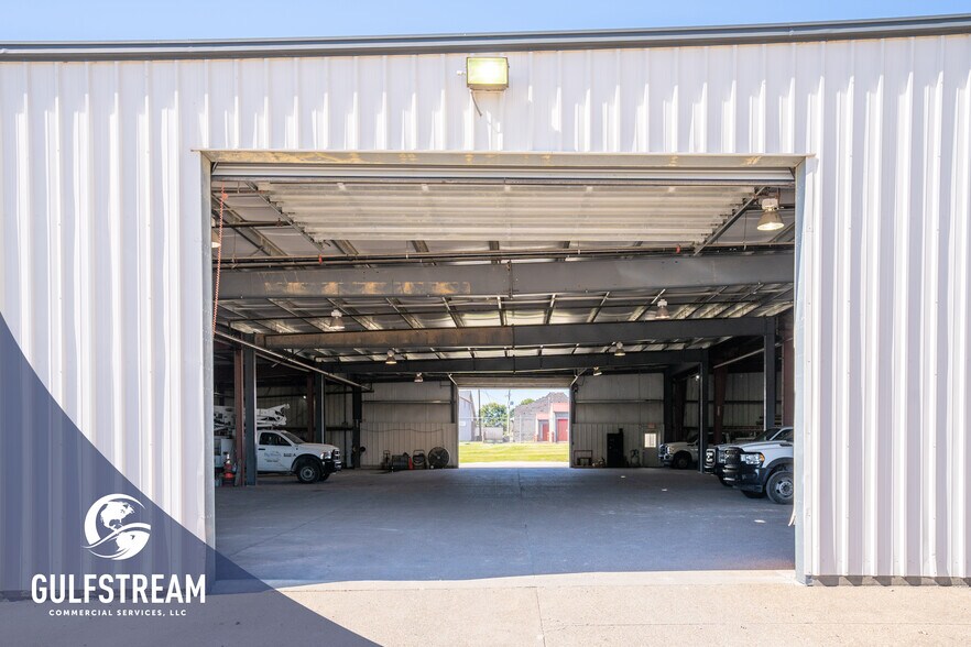 More Photos Of 5630 Airline Rd, Henderson Manufacturing For Lease