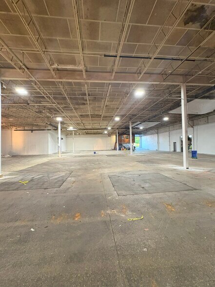 More Photos Of 1225 7th St, Columbus Manufacturing For Lease