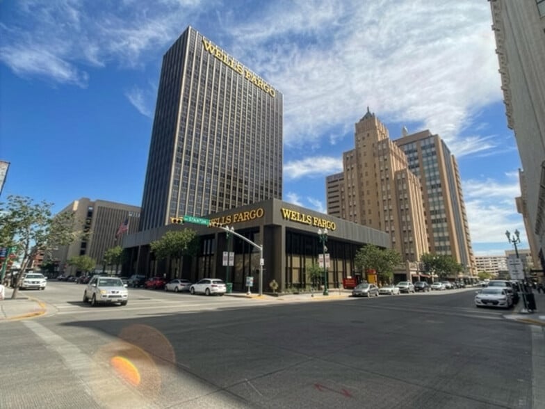 More Photos Of 221 N Kansas St, El Paso Office For Lease