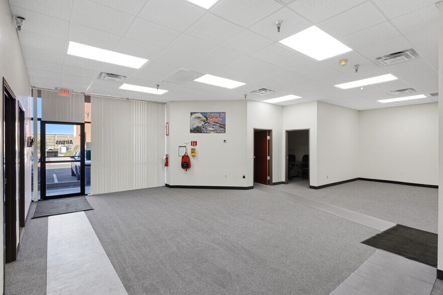 More Photos Of 2465 S Industrial Park Ave, Tempe Warehouse For Lease