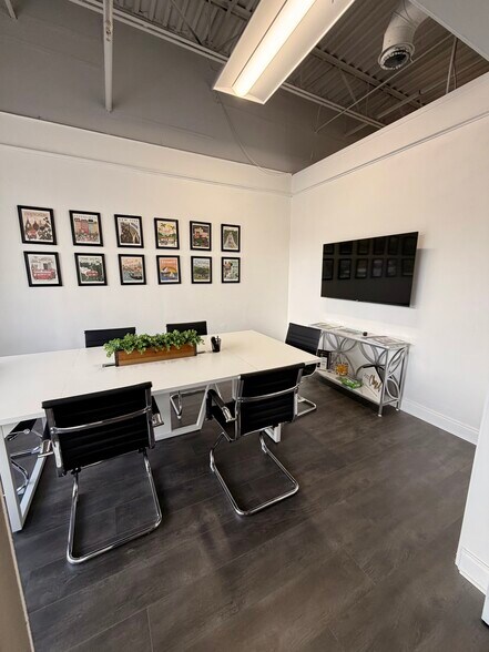 More Photos Of 7000 Charleston Shores Blvd, Lake Worth Freestanding For Lease