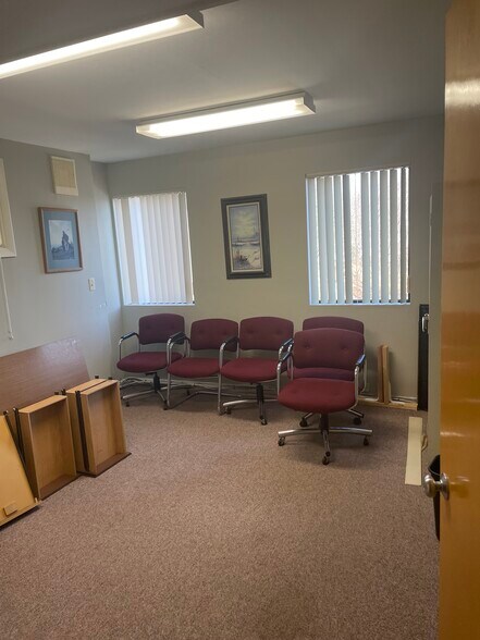 More Photos Of 567 Vauxhall St, Waterford Medical For Sale