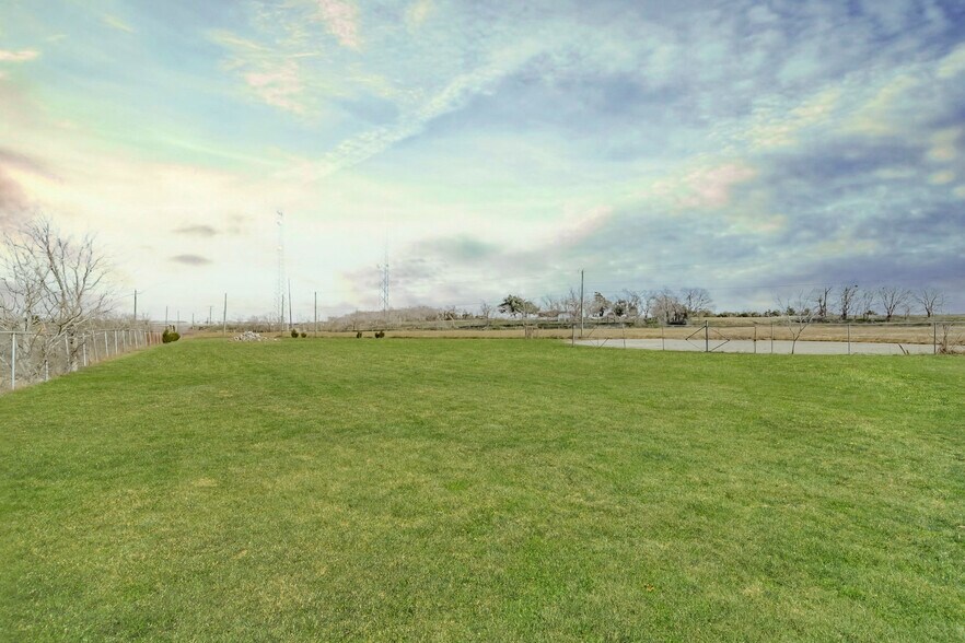 More Photos Of 1801 Industrial Dr, Taylor Land For Lease