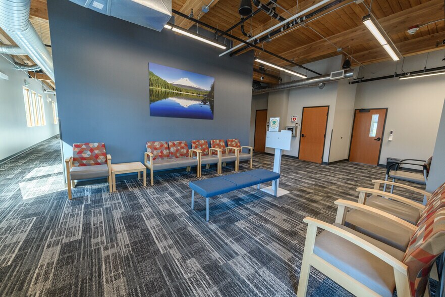 More Photos Of 33 Nichols Pkwy, Hood River Medical For Lease