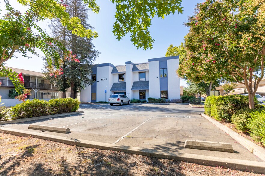 More Photos Of 3000 T St, Sacramento Office For Lease