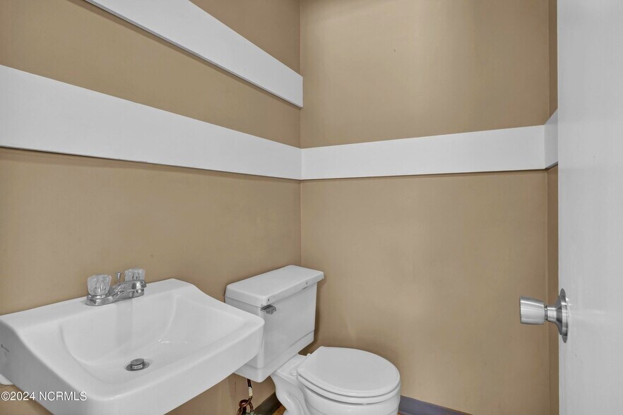 More Photos Of 333 Jefferson St, Whiteville Office For Sale