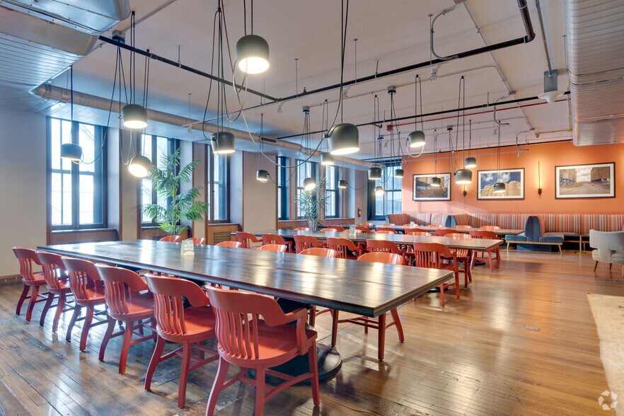 More Photos Of 125 S Clark St, Chicago Loft Creative Space For Lease