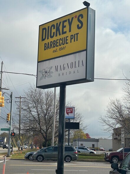 More Photos Of 420-428 Baldwin St SW, Jenison Freestanding For Sale