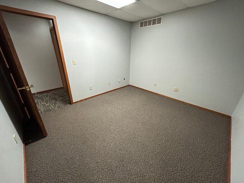 More Photos Of 1820 Post Rd, Plover Storefront Retail Office For Lease